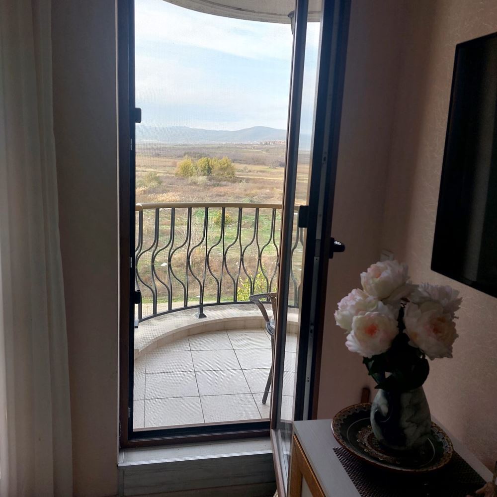 Elegantní byt s jednou ložnicí v luxusním komplexu ve Slunečném pobřeží – styl, komfort a bohatá infrastruktura