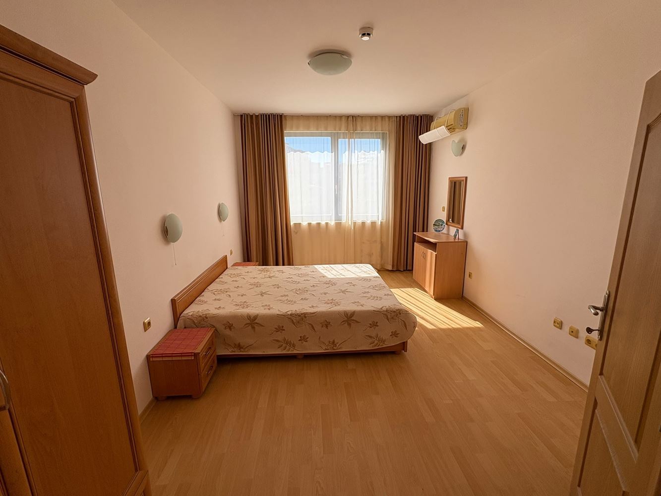 Apartmán s jednou ložnicí ve Slunečném pobřeží – komfort v komplexu s bazény a vodními skluzavkami