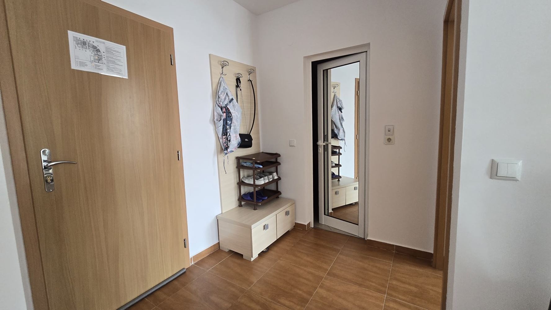 Dvoupokojový apartmán s výhledem na bazén v Svatém Vlasu – jen pár metrů od moře