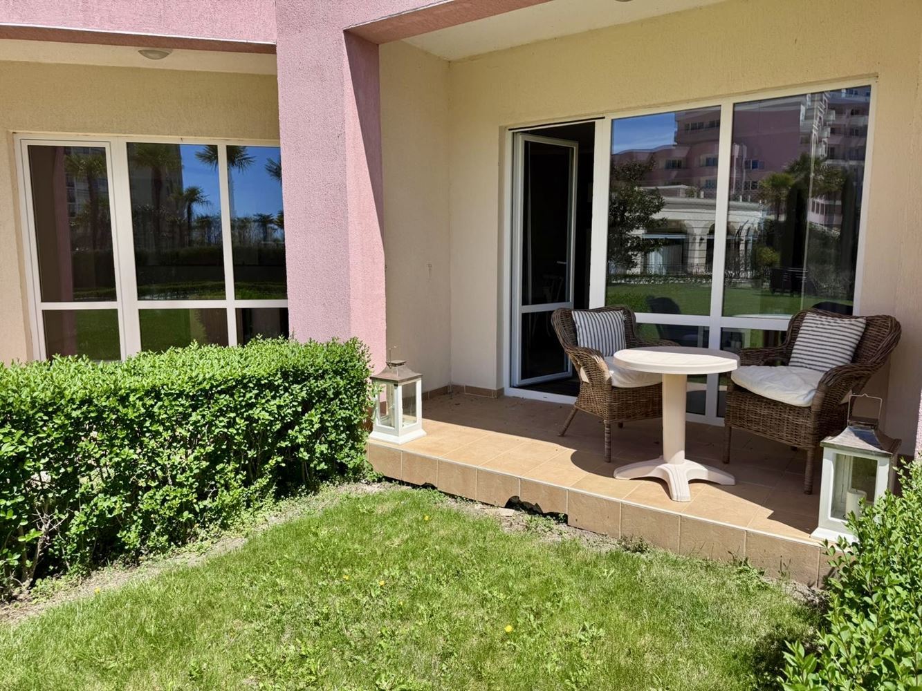 Luxusní byt s jednou ložnicí v prestižním komplexu na první linii – komfort, styl a nekonečné vybavení