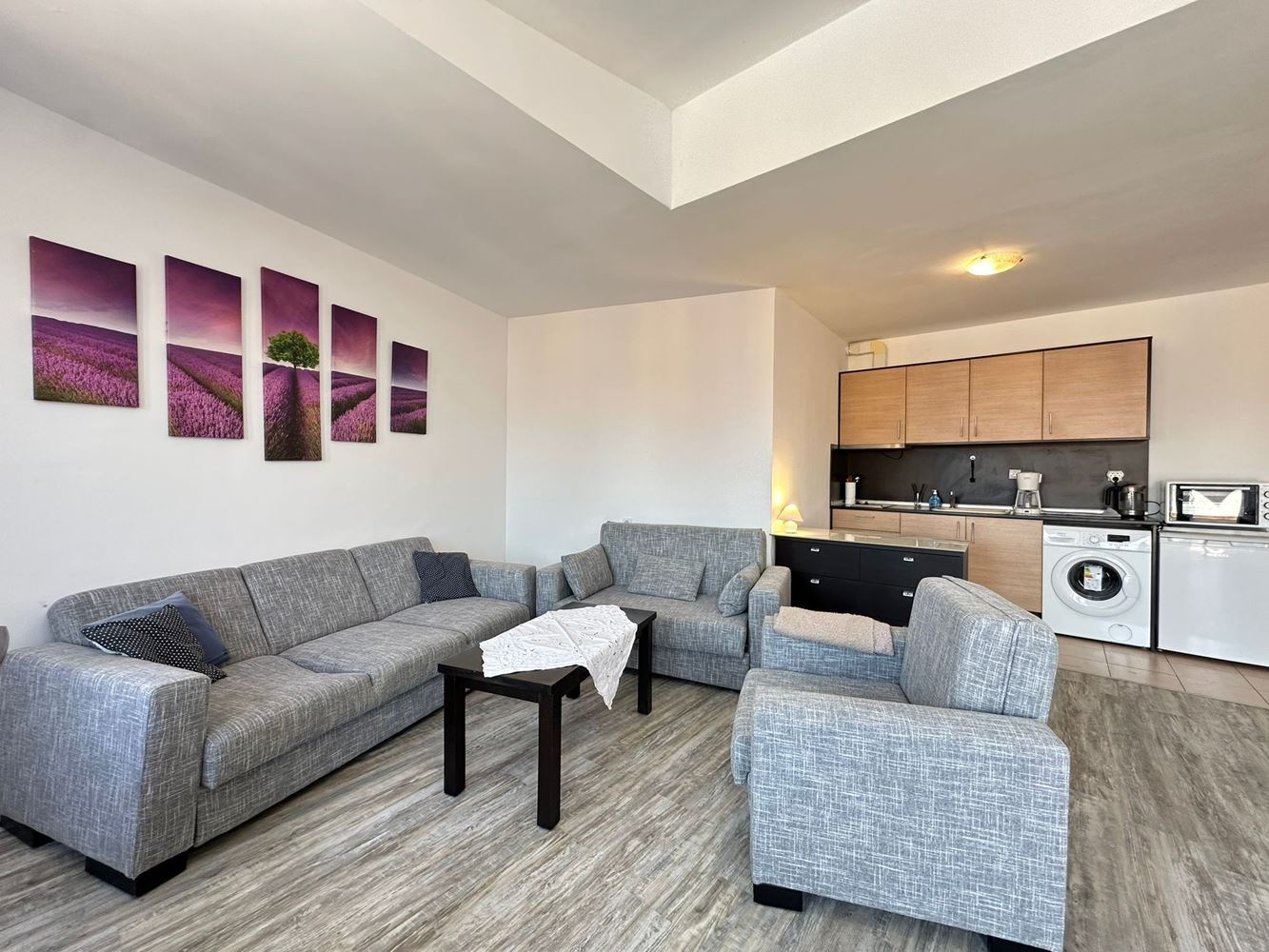Apartmán s jednou ložnicí v první linii u moře v Aheloji – mořská atmosféra, luxusní vybavení a připravené dokumenty k uzavření obchodu