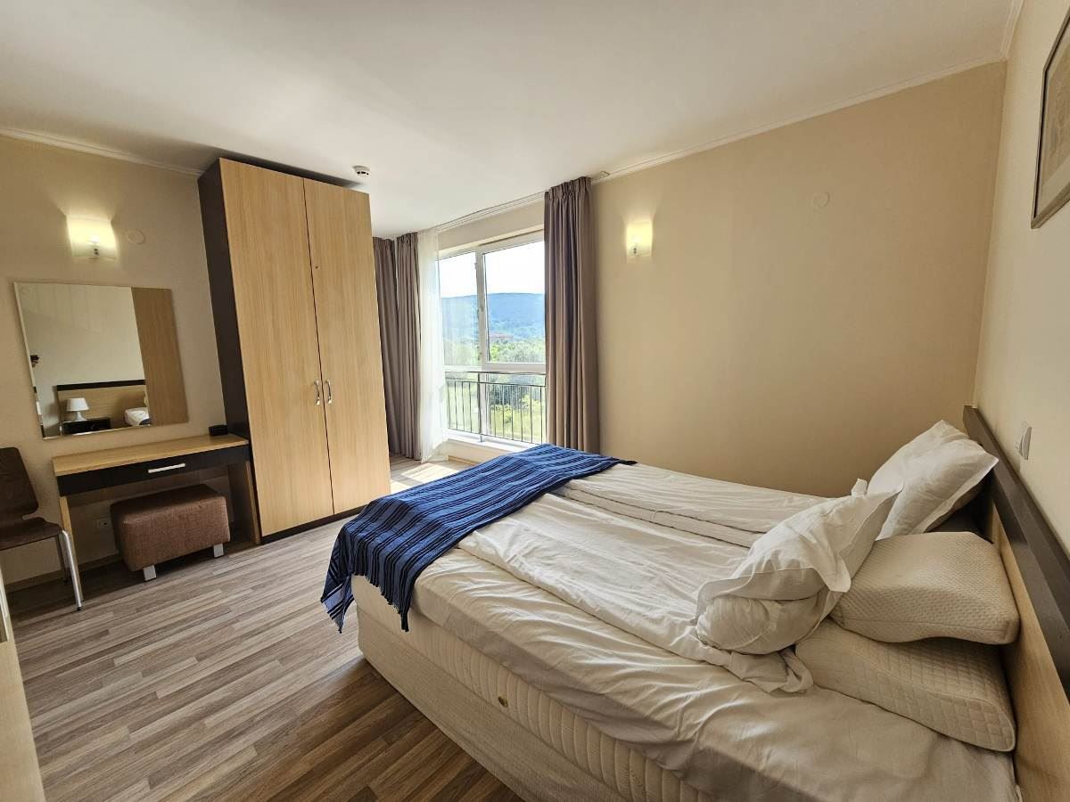 Luxusní apartmán se třemi ložnicemi na první linii u moře v Obzoru – panoramatický výhled na moře a hory