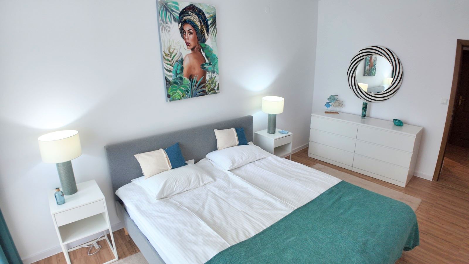 Krásný apartmán se dvěma ložnicemi na Slunečném pobřeží – kompletně zařízený v udržovaném komplexu