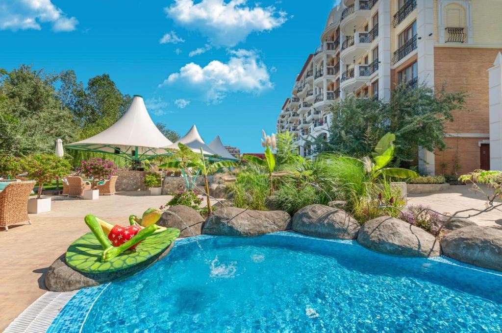 Apartmán s jednou ložnicí s výhledem na park a bazén v prestižním komplexu na Slunečném pobřeží