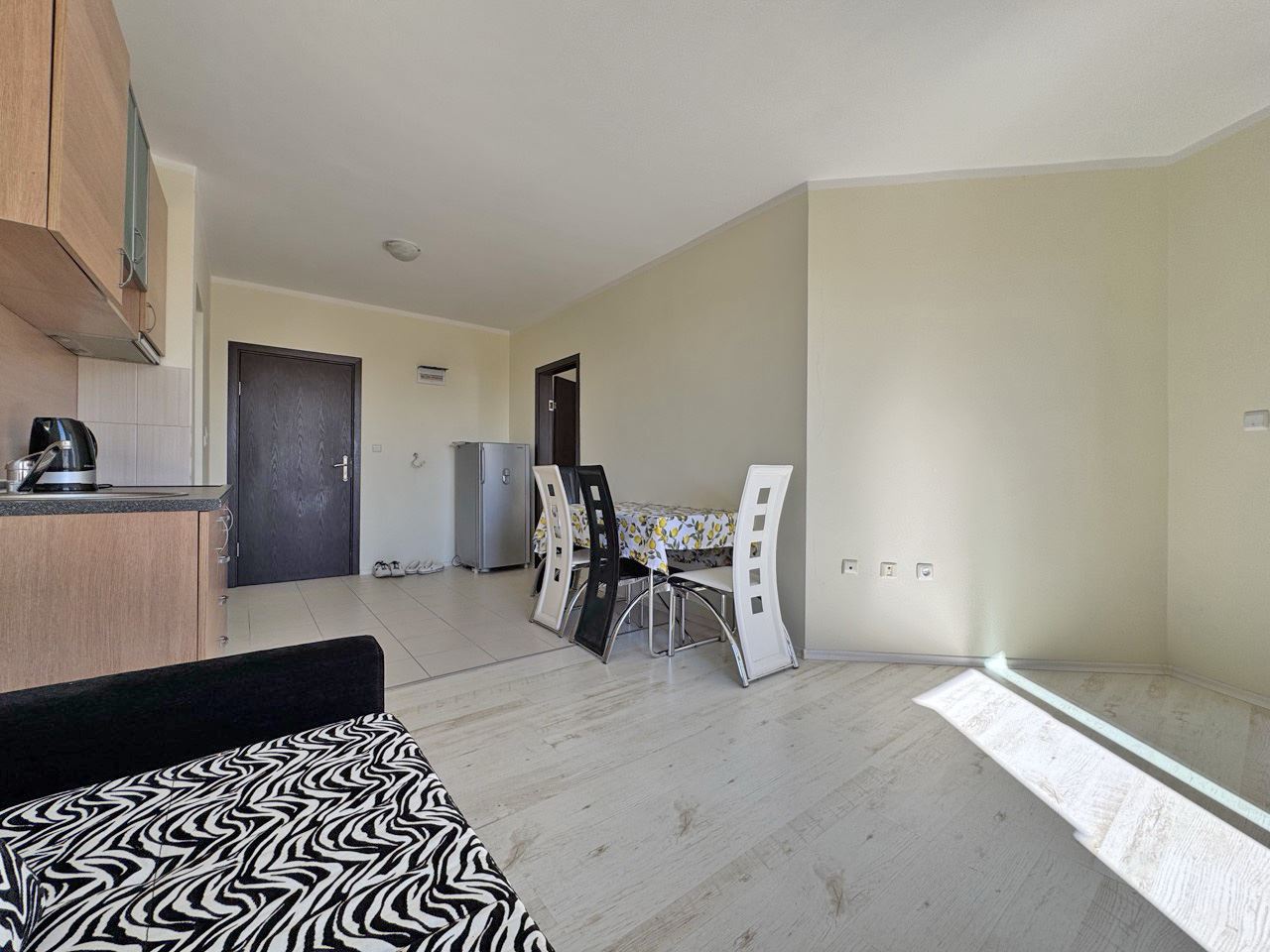 Zařízený apartmán s jednou ložnicí a krásným výhledem na Slunečné pobřeží