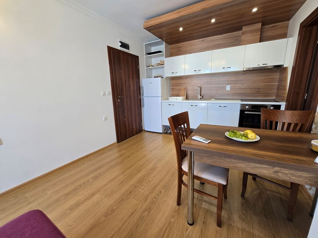 Slunečné pobřeží - Plně zařízený apartmán se dvěma balkony a působivou SPA infrastrukturou