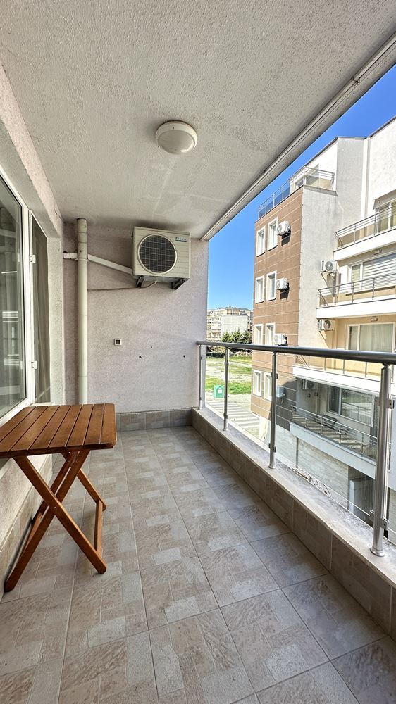 Byt s jednou ložnicí 100 m od pláže v Pomorie – komfort, pohodlí a výhled na moře