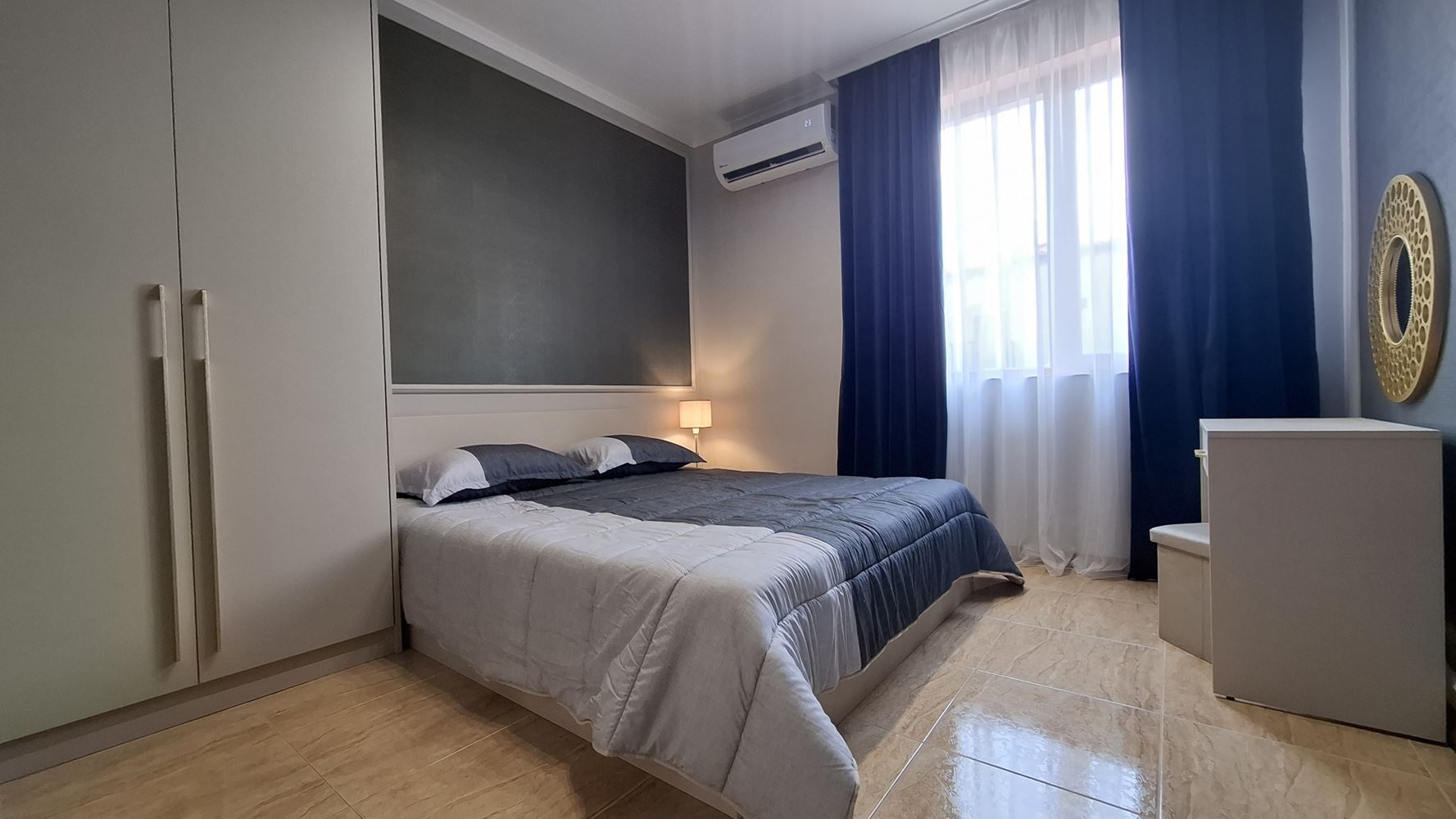 Luxusní apartmán se dvěma ložnicemi v první linii u moře ve Svatém Vlasu – jedinečná mořská atmosféra a prestižní komfort