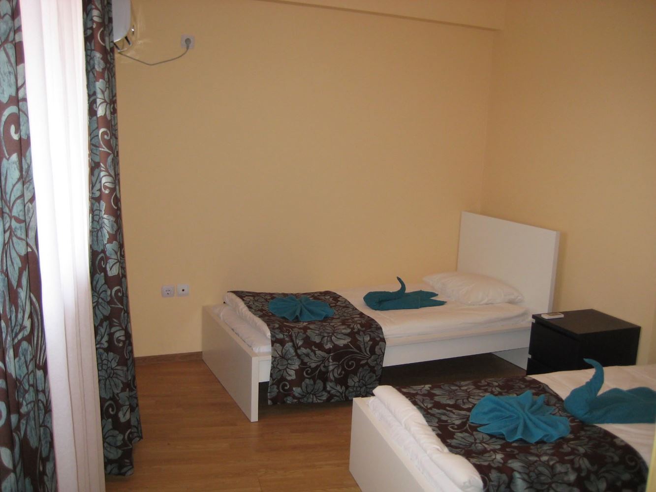 Slunečné pobřeží: Plně zařízený a vybavený apartmán se dvěma ložnicemi ve výborně udržovaném komplexu
