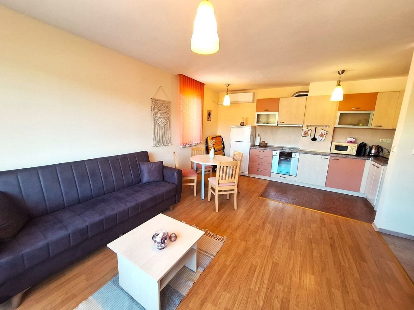 Jen pár kroků od moře – útulný apartmán se dvěma ložnicemi na začátku Svatého Vlasu