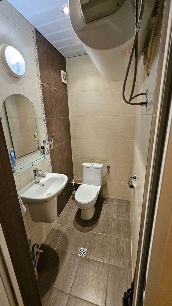 Apartmán se dvěma ložnicemi v první linii u moře v Kitenu s panoramatickým výhledem na moře a působivými terasami