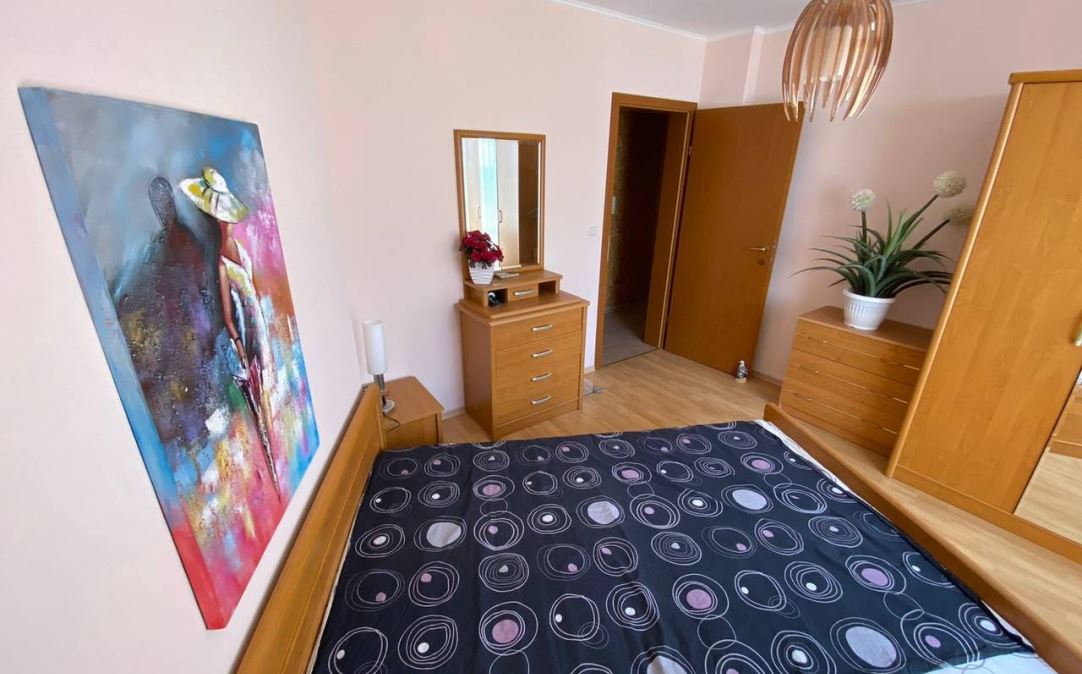 Apartmán se dvěma ložnicemi s výhledem na moře na první linii v Elenite – komfort, příroda a klid