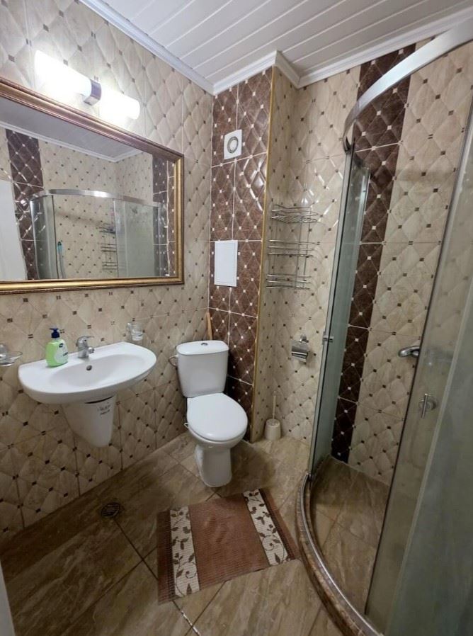 Prostorný apartmán s jednou ložnicí v klidném komplexu u moře v Ravdě