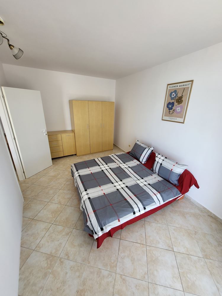 Malý apartmán s jednou ložnicí a přímým vstupem k bazénu – útulná nemovitost v komplexu s rozsáhlou infrastrukturou nedaleko Slunečného pobřeží