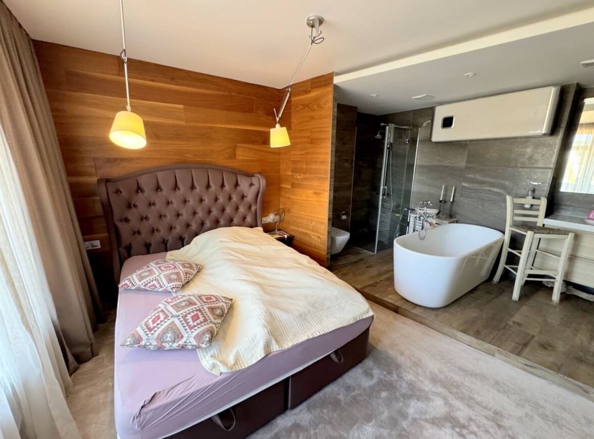 Apartmán se dvěma ložnicemi v prestižním uzavřeném komplexu ve Svatém Vlasu – první linie komfortu a přírody