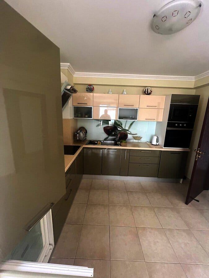 Prostorný čtyřpokojový apartmán s jedinečným panoramatickým výhledem na celý záliv ve Sveti Vlas