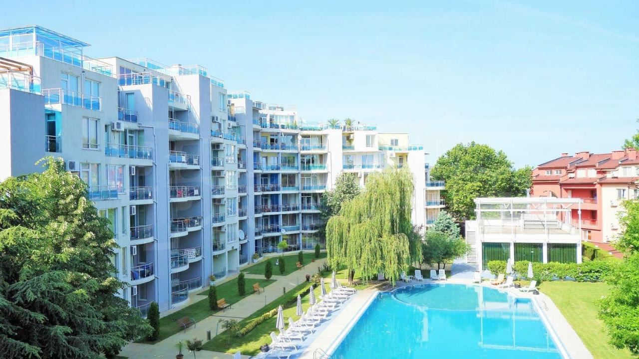 Prostorný apartmán se dvěma ložnicemi a výhledem na moře v první linii v Ravdě