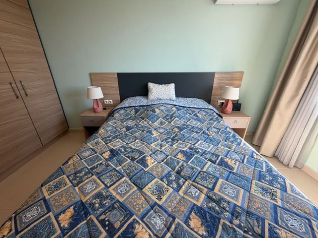Prostorný apartmán se 2 ložnicemi v první linii u moře s čelním panoramatickým výhledem na moře