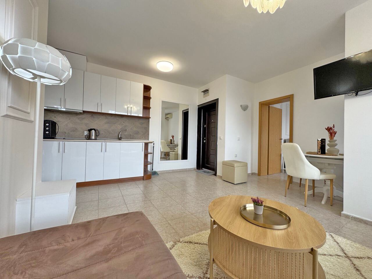 Prostorný apartmán se dvěma ložnicemi v srdci Slunečného pobřeží – komfort, lokalita a vynikající investice