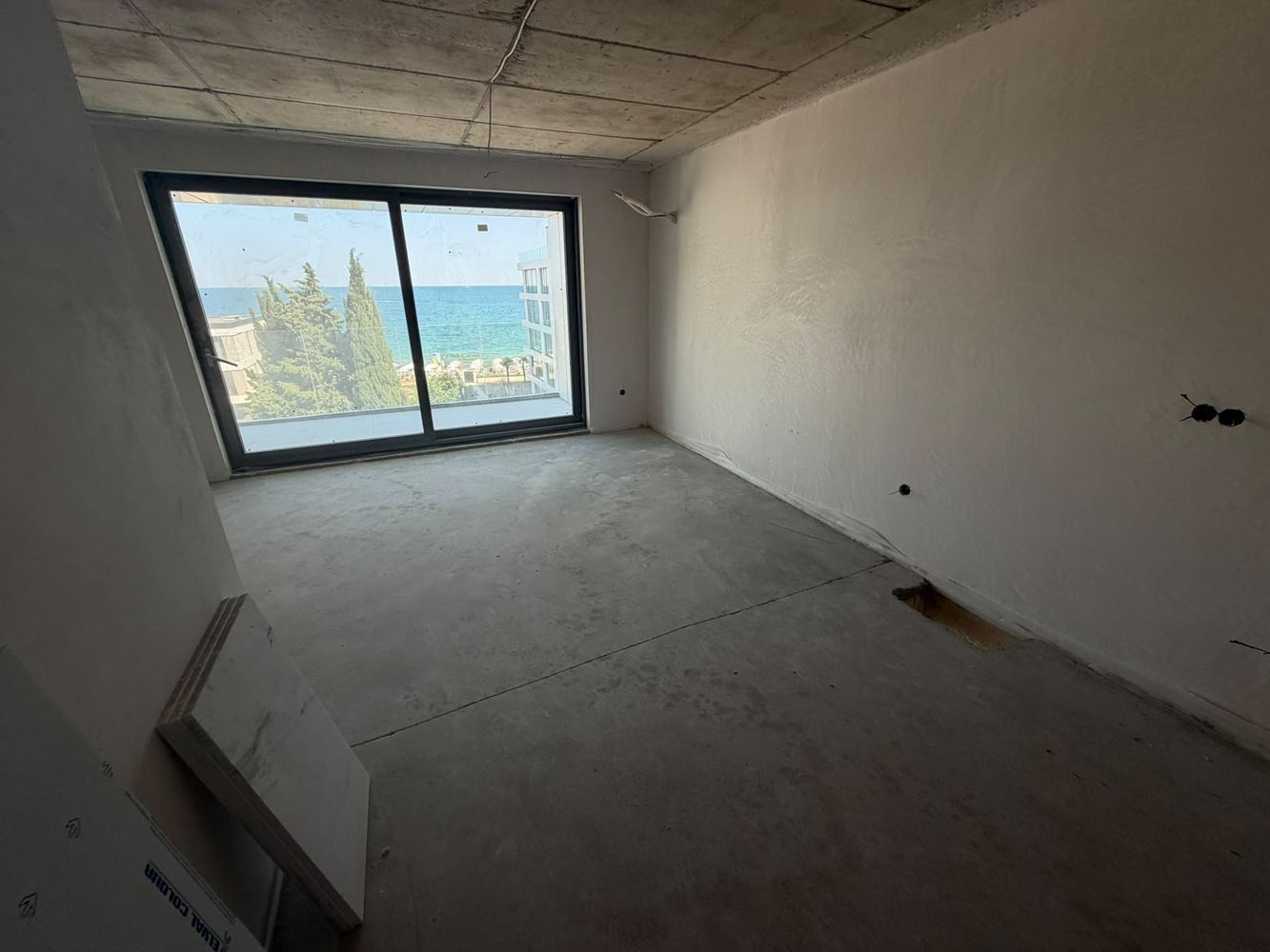 Apartmán s jednou ložnicí s přímým panoramatickým výhledem na moře v Ravdě – prvotřídní komfort a výhled z každého obytného pokoje