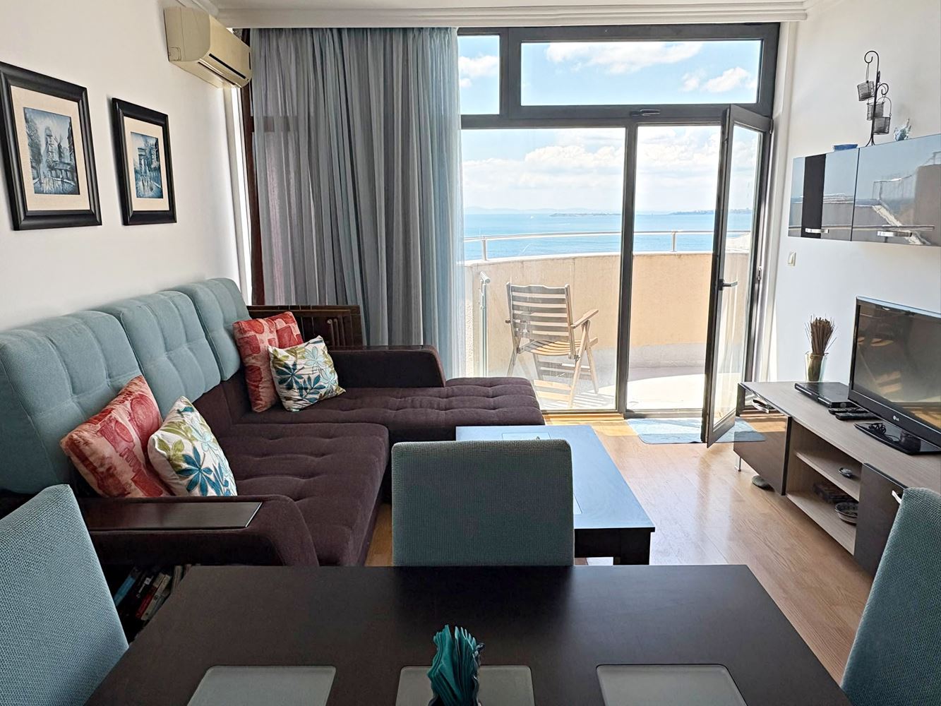 Luxusní apartmán s jednou ložnicí s panoramatickým výhledem na moře v první linii ve Sveti Vlas