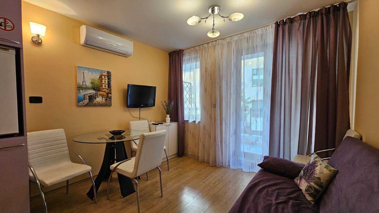 Útulný a stylově zařízený apartmán s jednou ložnicí a částečným výhledem na moře