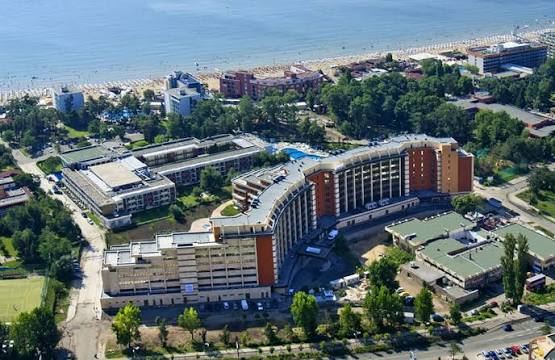 Prostorný apartmán s jednou ložnicí 200 m od moře ve Slunečném pobřeží – luxus, komfort a vynikající lokalita