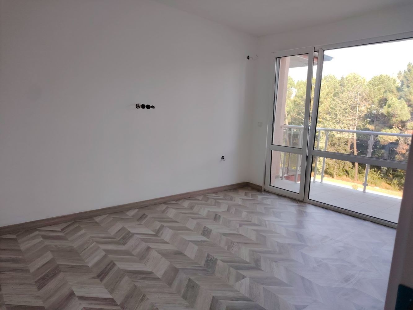 Nový 3pokojový byt bez poplatku za údržbu – po rekonstrukci, v „Černé moře 1“, Nesebar