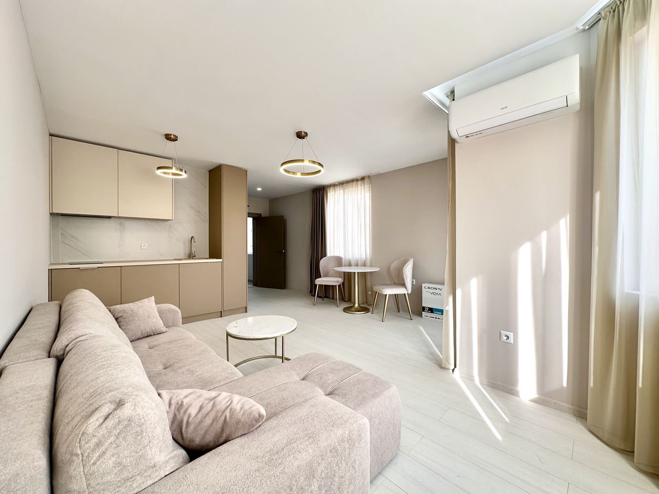 Útulný byt s jednou ložnicí s výhledem na bazén a zeleň ve Slunečném pobřeží – připraven k užívání