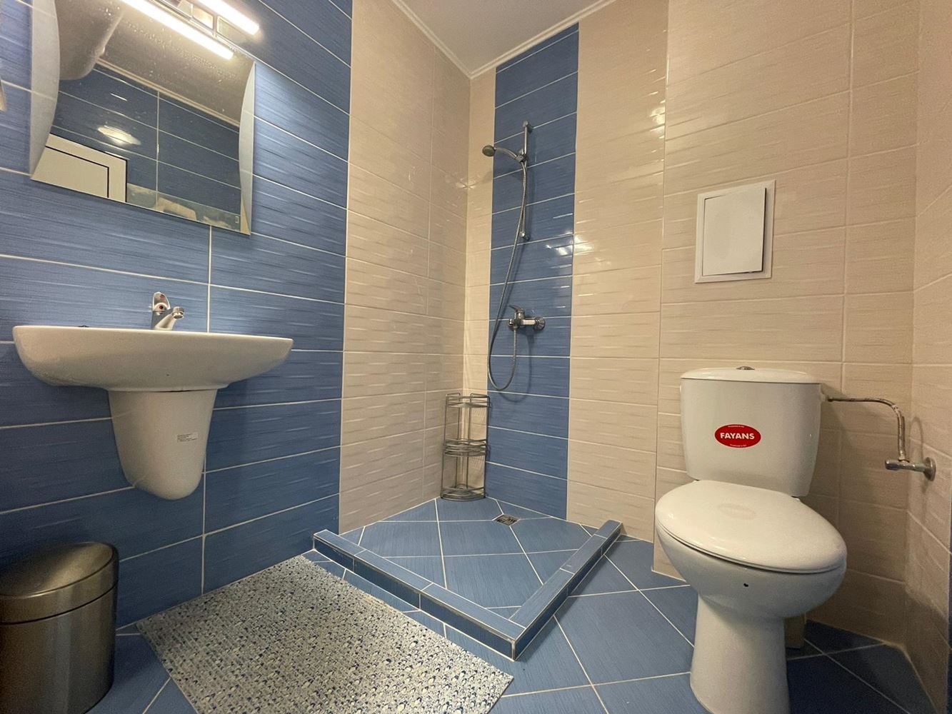Zařízený apartmán s jednou ložnicí bez poplatku za údržbu v Sarafovu