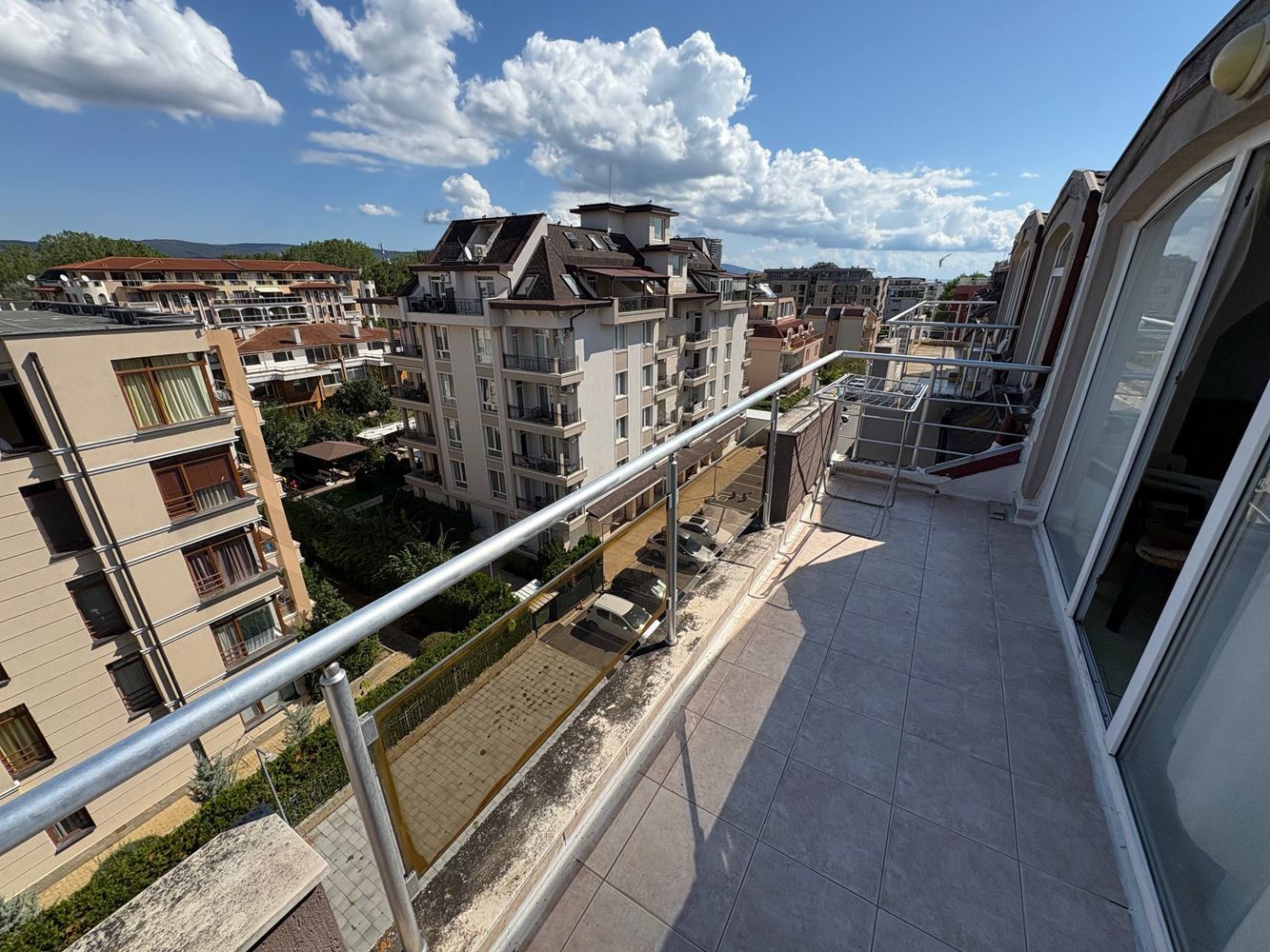 Byt s jednou ložnicí s potenciálem v nejzelenější části Slunečného pobřeží