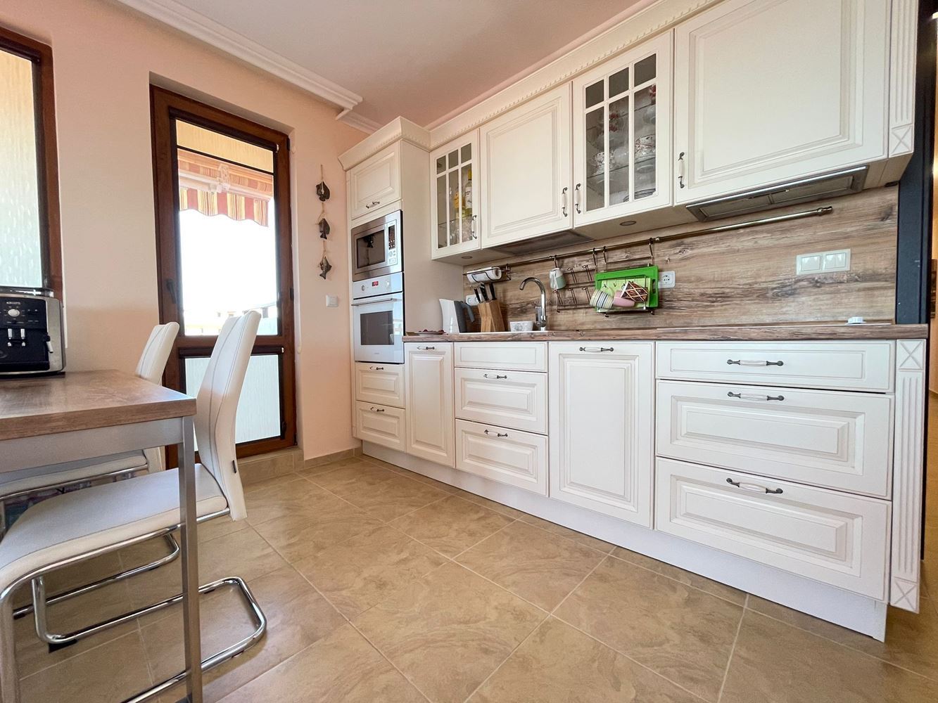 Panoramatický apartmán se třemi ložnicemi jen pár kroků od moře a jachtařského přístavu ve Sveti Vlas