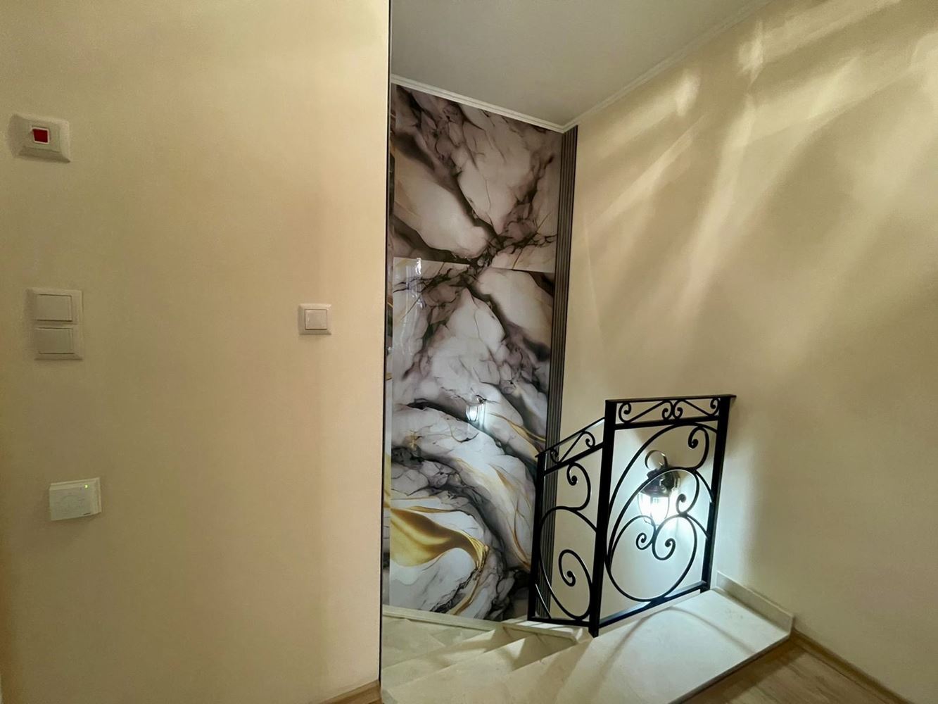 Luxusní mezonet se zahradou v elitním komplexu – komfort a relaxace blízko moře