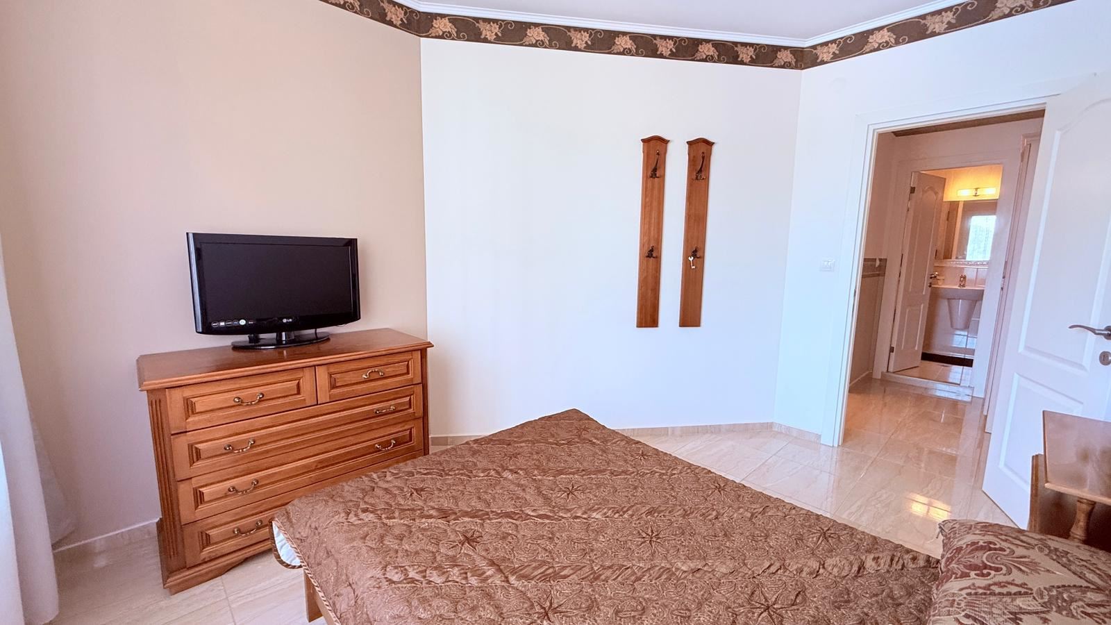 Luxusní dvoupokojový apartmán v komplexu v Nesebaru – 200 metrů od pláže, výhled na bazén a zahradu