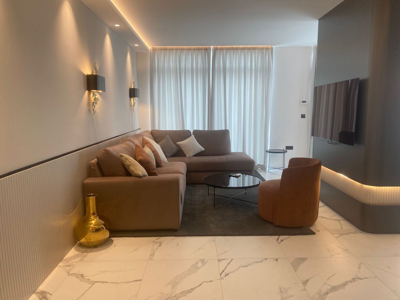 Elegantní a prostorný třípokojový apartmán v první linii u moře v Nesebaru – panoramatický výhled na moře a prémiový komfort