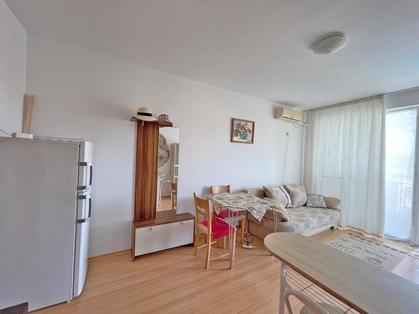 Apartmán s jednou ložnicí a výhledem na bazén v Slunečném pobřeží v komplexu s bohatou infrastrukturou