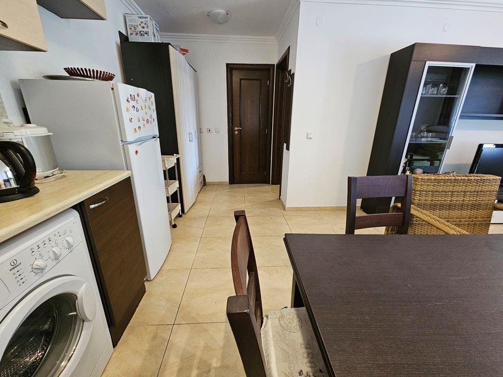 Luxus na první linii – stylový byt s verandou, soukromou zahradou a výhledem na moře ve Sveti Vlas