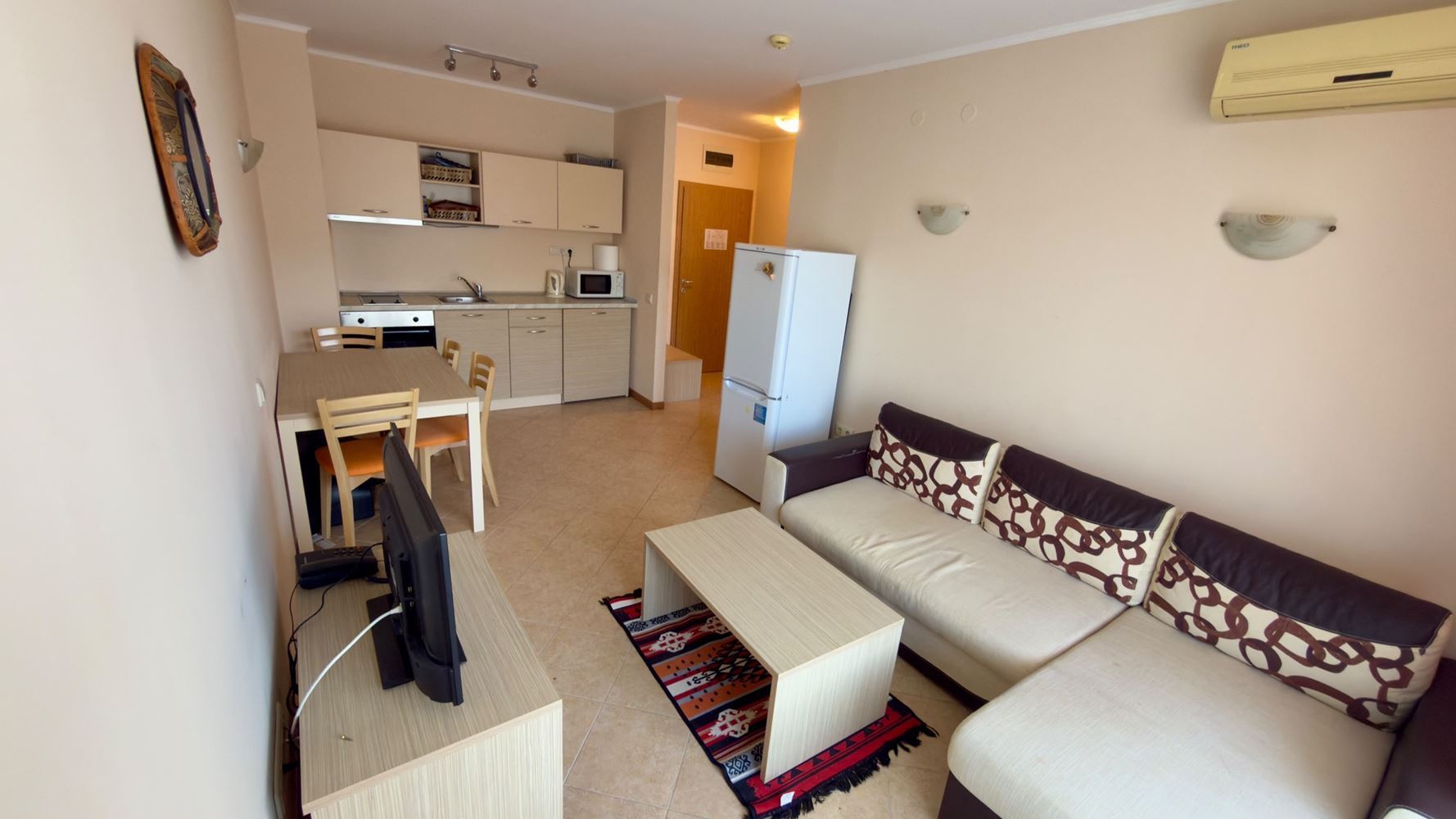 Prostorný apartmán s jednou ložnicí, velkou terasou a výhledem na bazén v Sunny Beach
