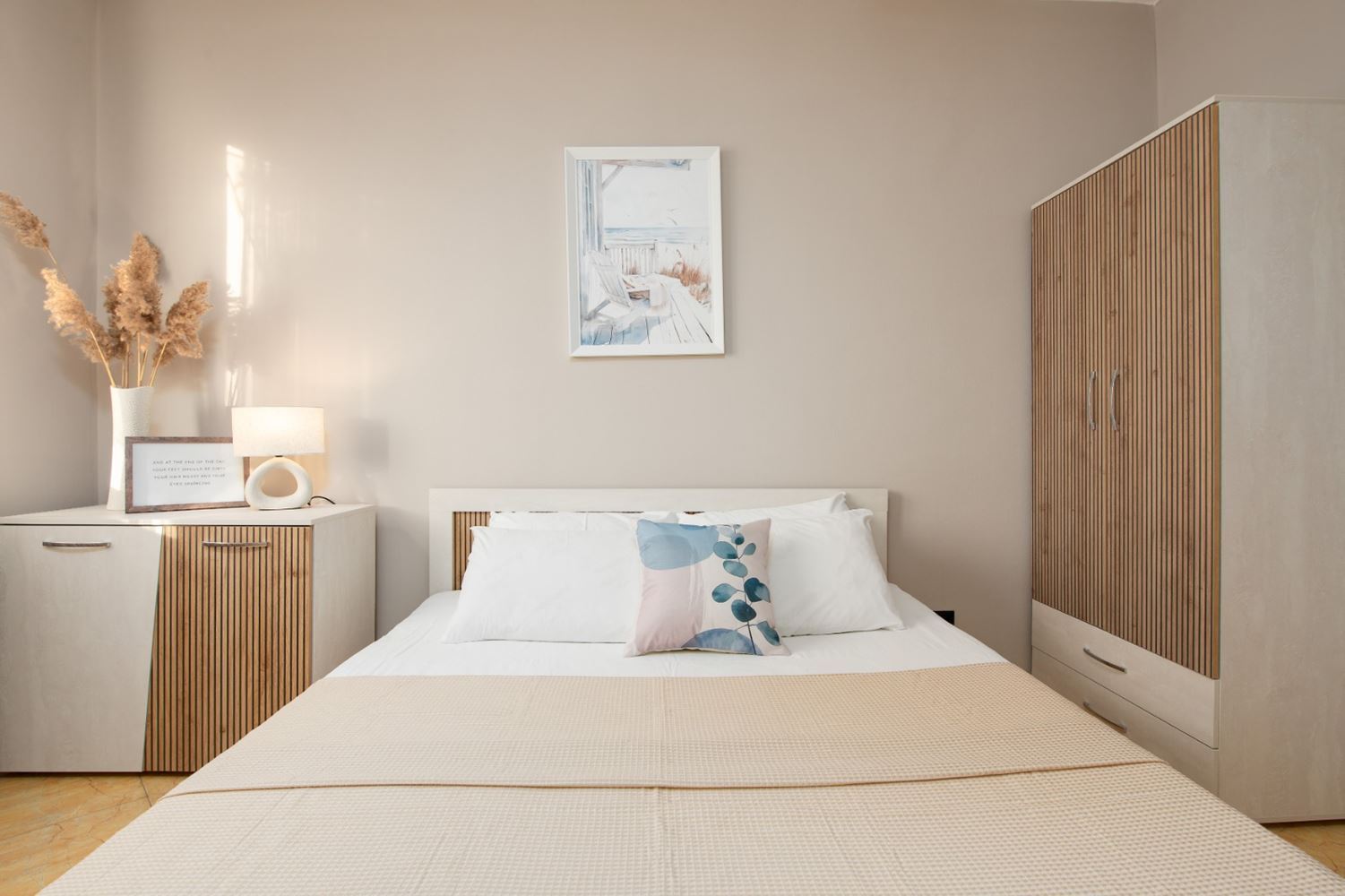 Stylově zrekonstruovaný byt se dvěma ložnicemi v udržovaném komplexu v Slunečném pobřeží – komfort, klid a výborná lokalita