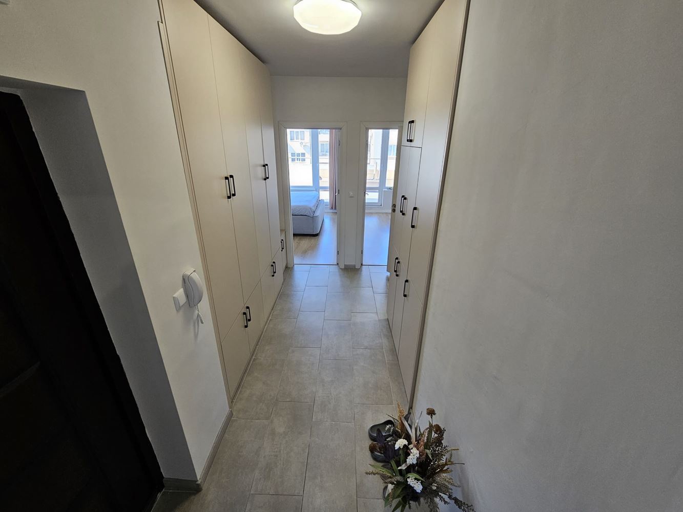 Prostorný a světlý byt se dvěma ložnicemi a dvěma velkými terasami v Meden Rudnik – ideální pro rodinu nebo investici