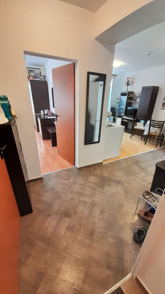 Komfortní apartmán s jednou ložnicí v celoročně fungujícím komplexu s parkováním v čtvrti Sarafovo