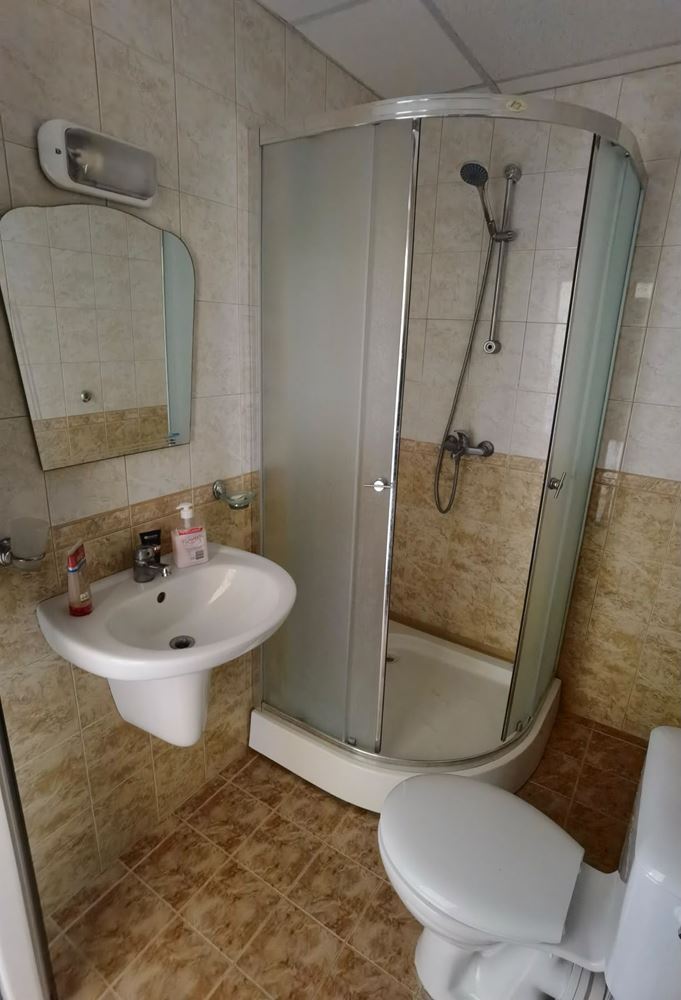 Slunečné pobřeží: Plně zařízený a vybavený apartmán se dvěma ložnicemi ve výborně udržovaném komplexu