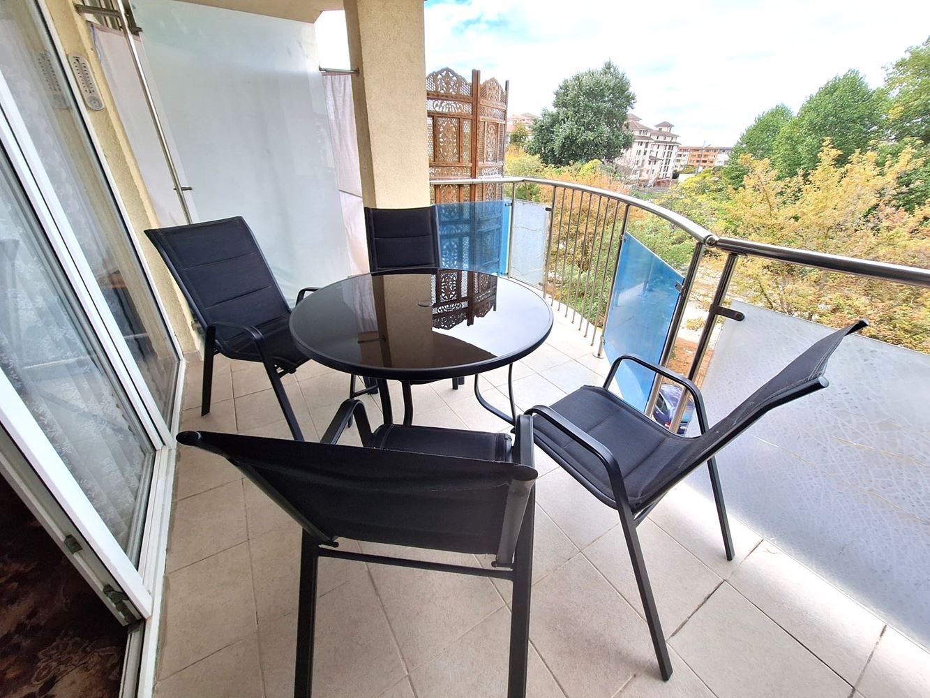 Prostorný a plně zařízený apartmán s jednou ložnicí v blízkosti pláže