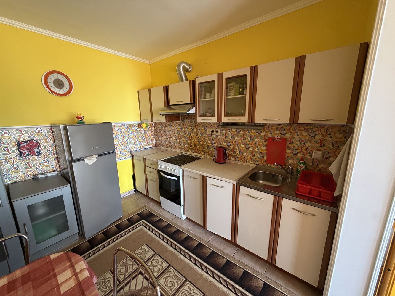 Apartmán s jednou ložnicí, prostornou terasou a výhledem na moře ve Sveti Vlas – 300 metrů od pláže