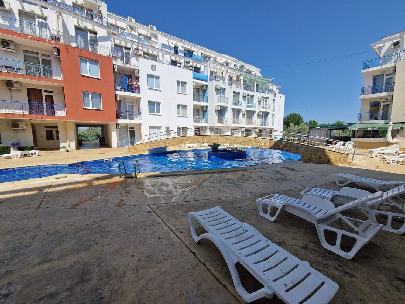 Moderní apartmán se dvěma ložnicemi na Slunečném pobřeží – komfort, lokalita a skvělá infrastruktura