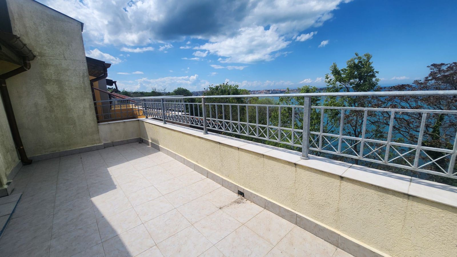Mezonet v první linii u moře v Sozopolu s panoramatickými výhledy a butikovou lokalitou