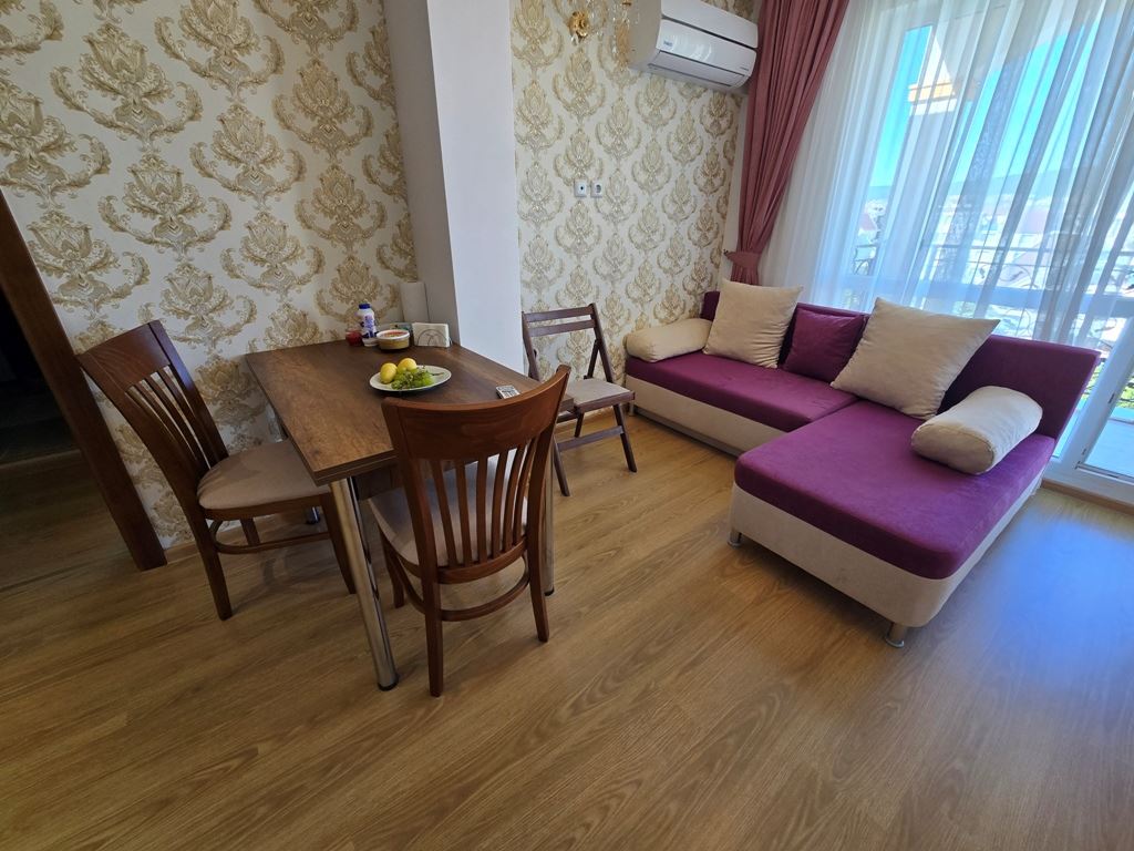 Slunečné pobřeží - Plně zařízený apartmán se dvěma balkony a působivou SPA infrastrukturou
