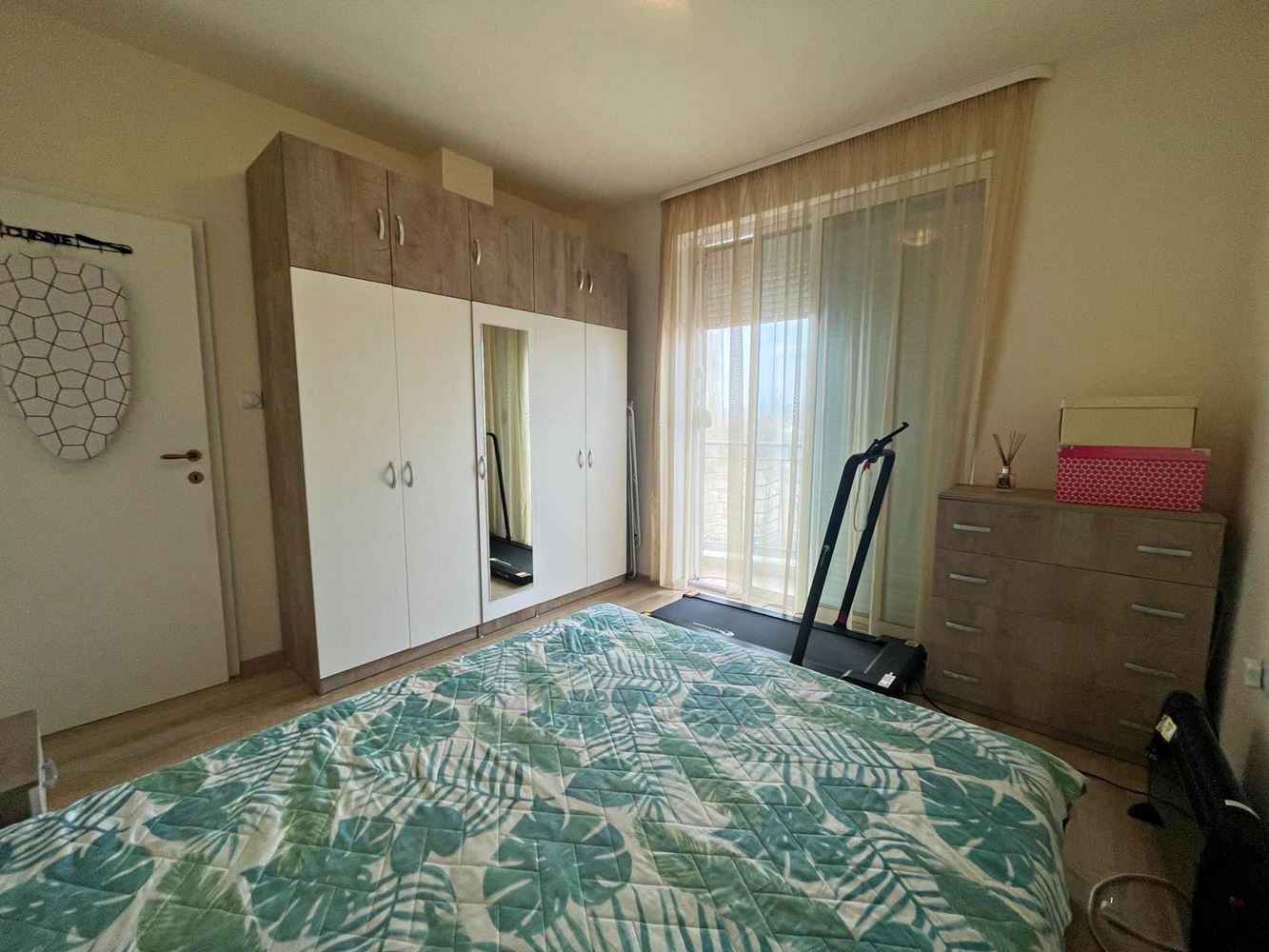 Moderní apartmán se dvěma ložnicemi na Slunečném pobřeží – komfort, lokalita a skvělá infrastruktura