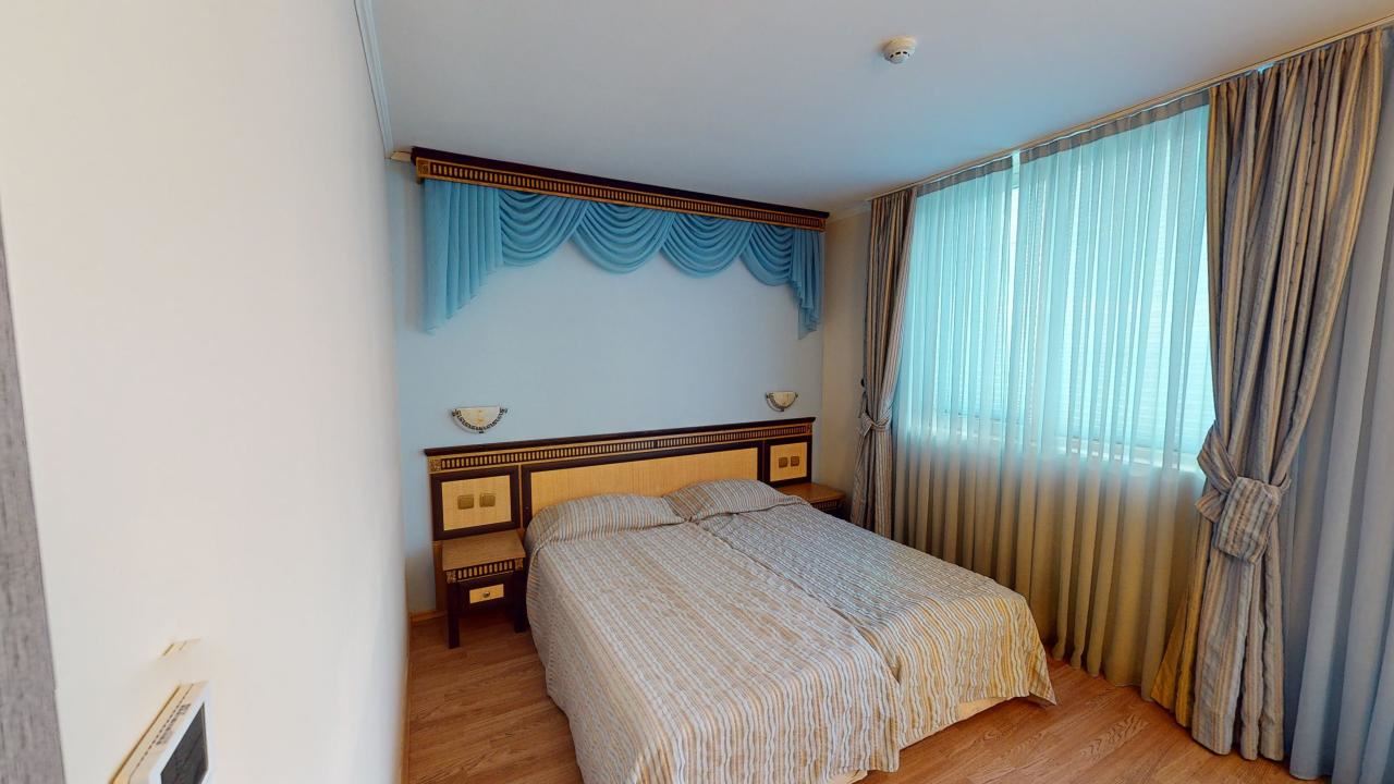 Panoramatický prostorný byt s jednou ložnicí na první linii moře v Elenite