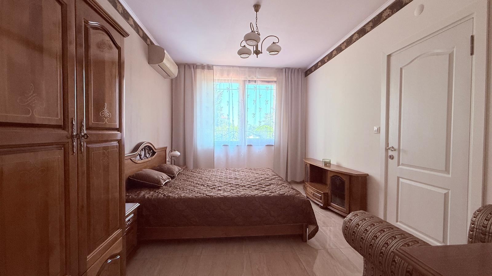 Luxusní dvoupokojový apartmán v komplexu v Nesebaru – 200 metrů od pláže, výhled na bazén a zahradu